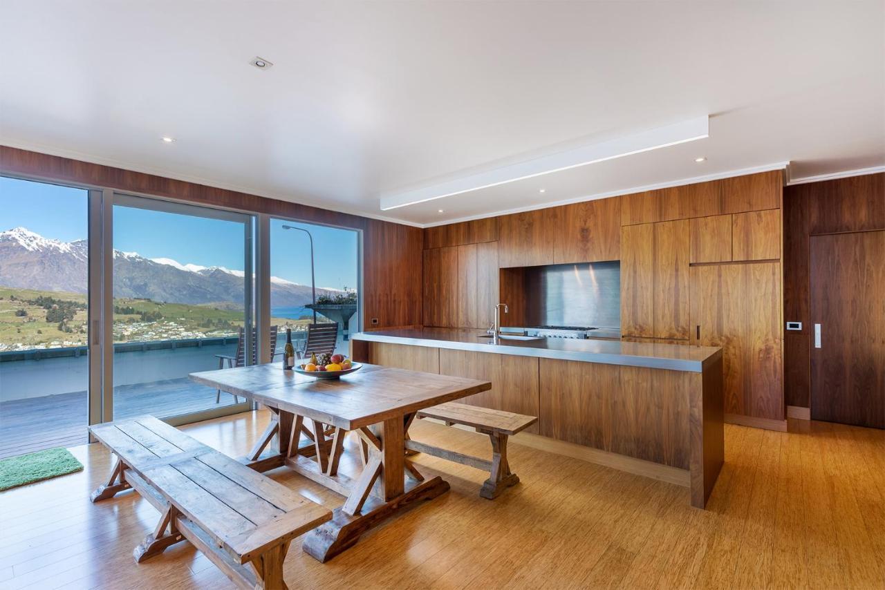 Luxe Home On The Hill كوينستاون المظهر الخارجي الصورة